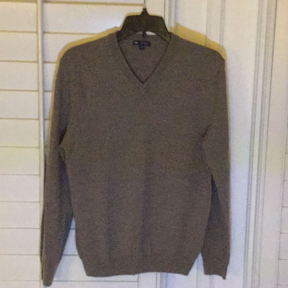 Gap V-neck sweater